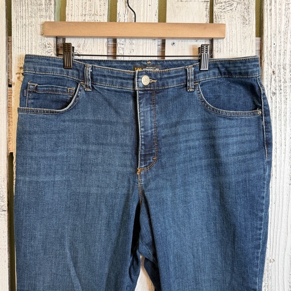 Lee Relaxed Fit Straight Leg Blue Jeans Womens Size 16 High Rise Instantly Slims - Picture 9 of 9
